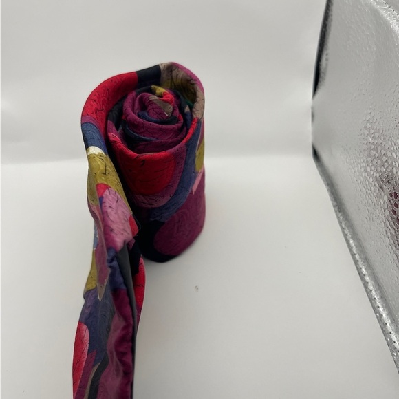 Vibrant Abstract Tie in Red, Blue, and Gold - Picture 2 of 5